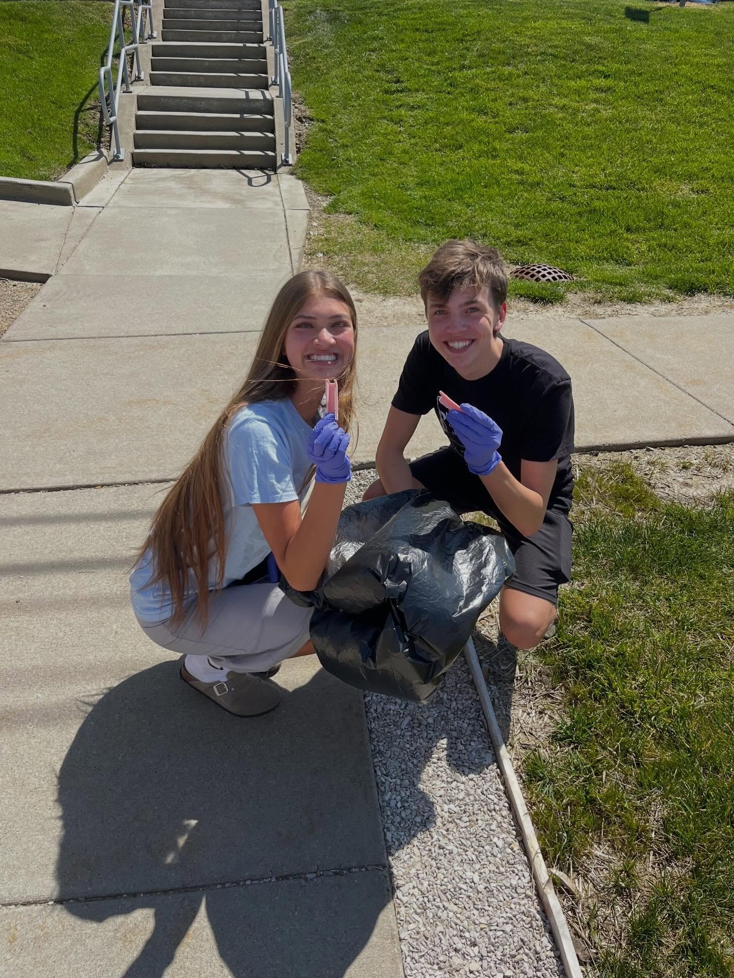 Earth Day Cleaning 25 26 1: Event Gallery
